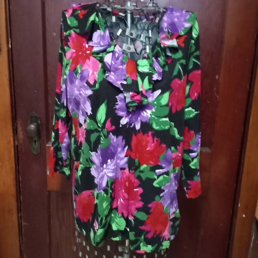 Ralph Lauren red pink purple green floral w/ black background 2X ruffled French